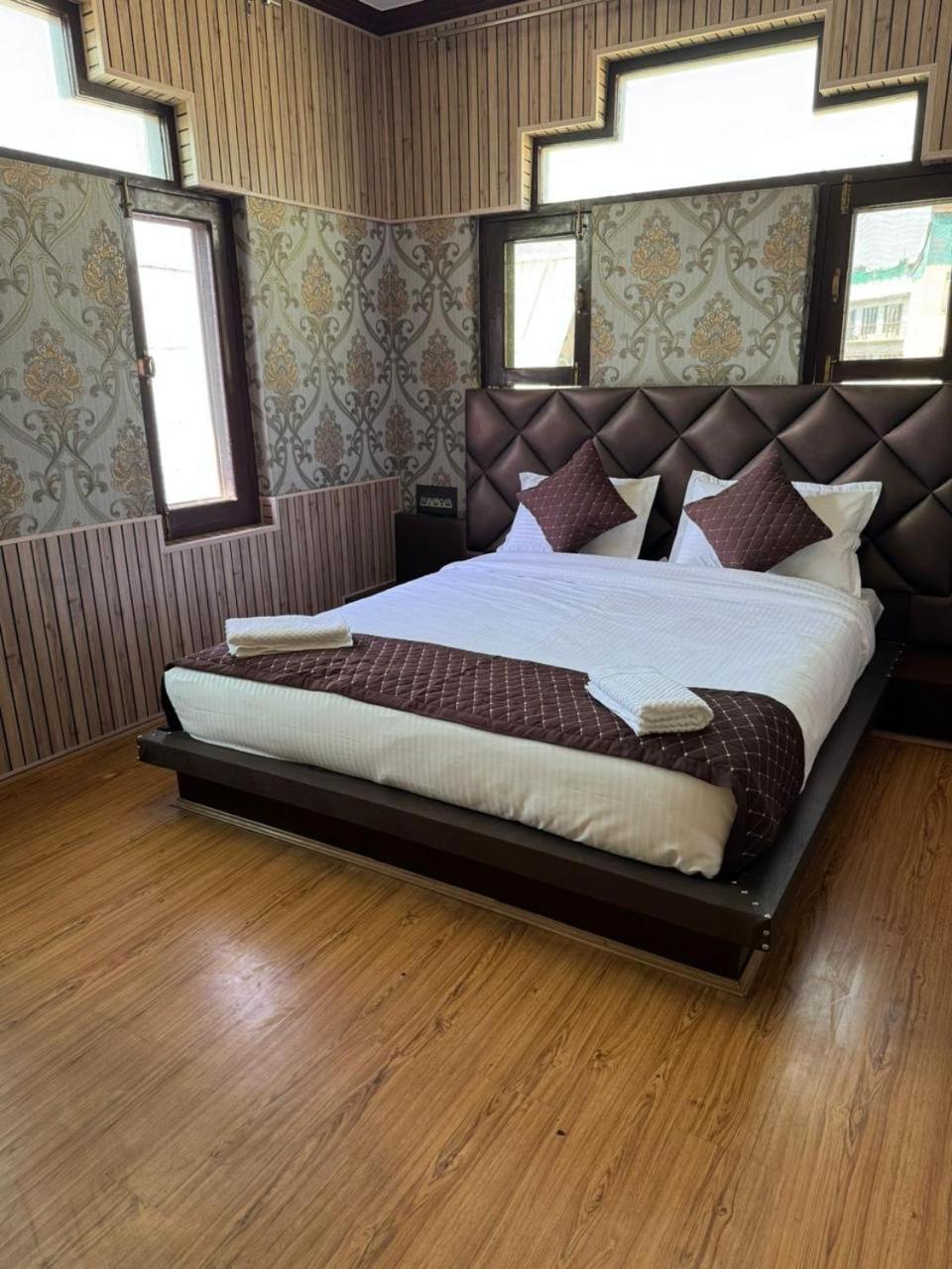 Hotel The Casa Srinagar  Bagian luar foto