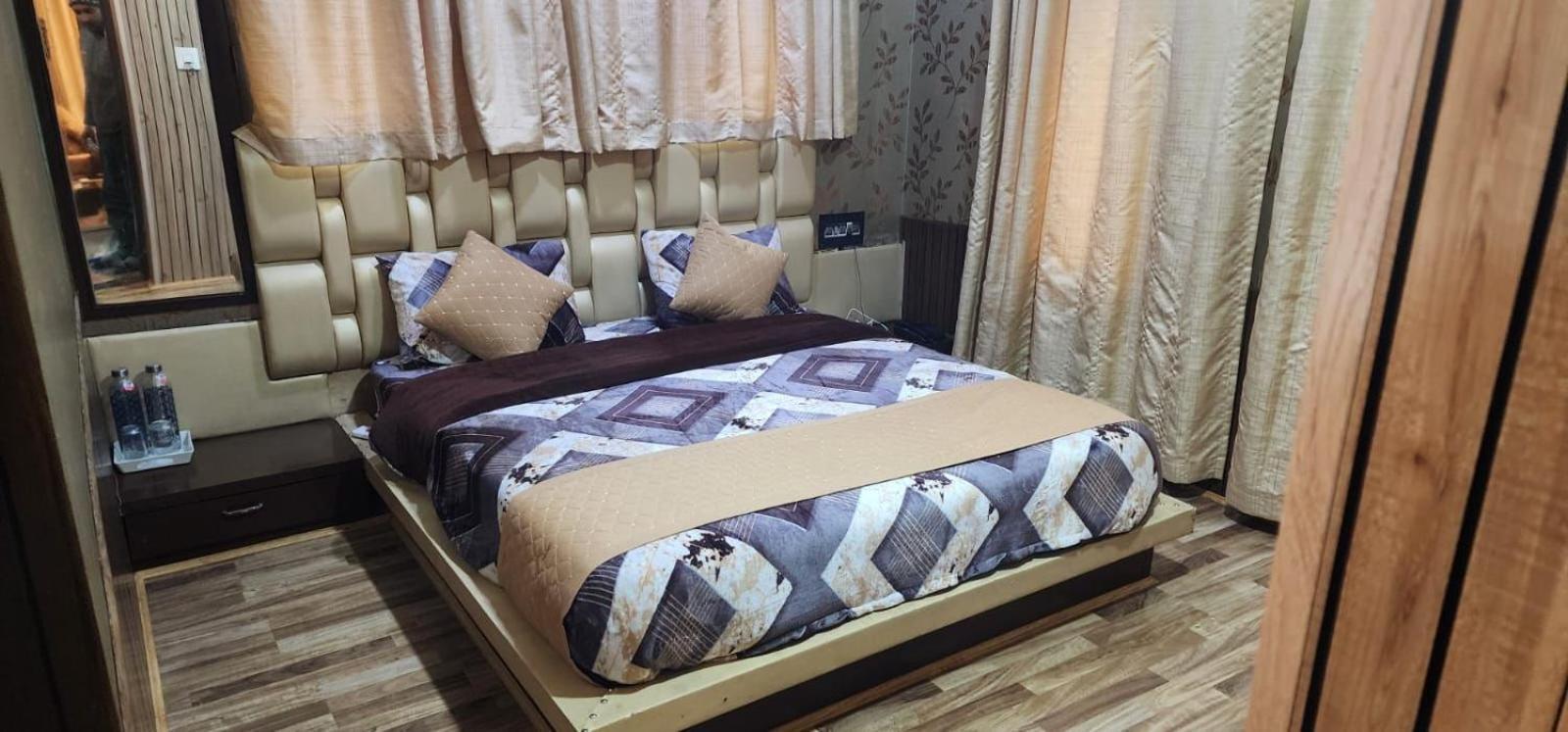 Hotel The Casa Srinagar  Bagian luar foto
